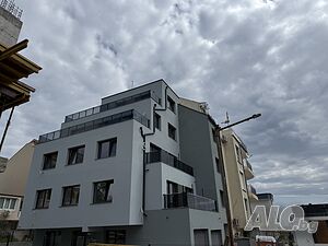 Тристаен апартамент до ключ с гледка море в кв ”Крайморие”