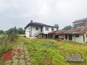 Двуетажна къща, РЗП 180м², Двор 1 дка