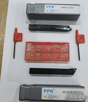 Комплект 2 стругарски ножа 12 мм. с 10 пластини DCMT070204 и ключ