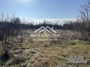 Продава къща с голям двор 3 декара и собствен водоизточник в село Ловец