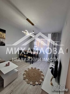 Продава апартамент три + бокс, център в гр. Чирпан