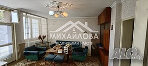 Продава тристаен апартамент в центъра до