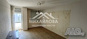 Продава четиристаен апартамент в центъра
