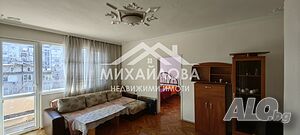 Дава под наем тристаен в района на Ниа Мед