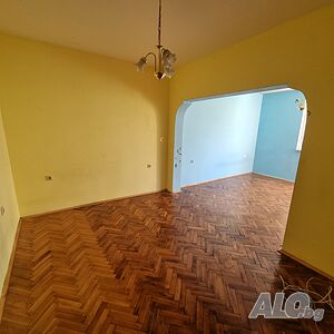 Четиристаен апартамент с гараж