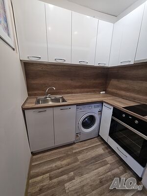 Тристаен апартамент Център