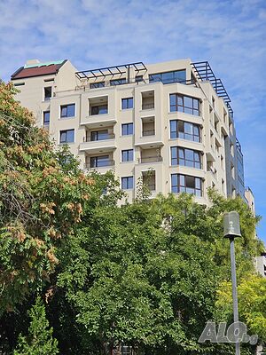 Тристаен апартамент в Център, VIP Локация. Директно от продавача.