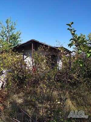 Продавам поземлен имот 585кв.м. в землището на с. Лозен, в. з. Чоланица-Чикеро