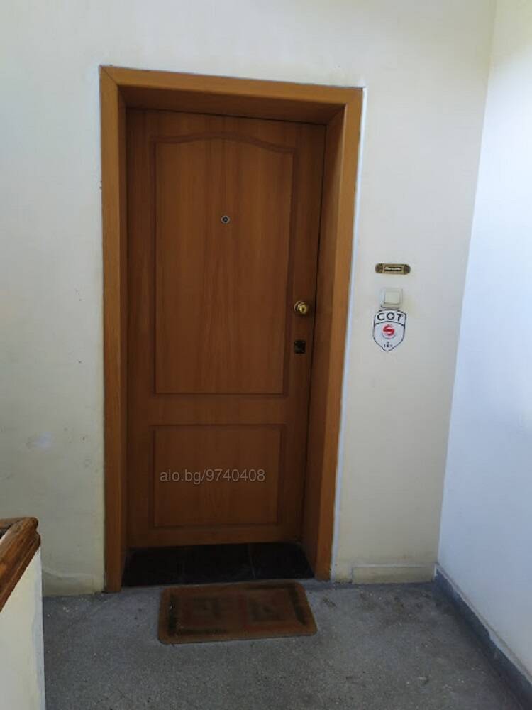 Продавам многостаен апартамент в кв. Изток - гр. София