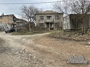 Продава къща до морето.