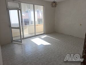 Апартамент (със собствен двор и парко място) 155000 €