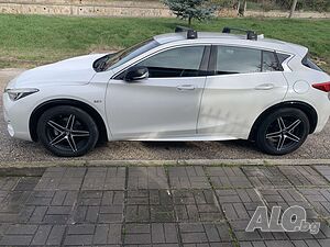 INFINITI Q30S