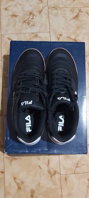 Продавам мъжки черни маратонки Fila номер 40
