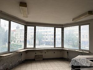 Продавам офис в централната градска част