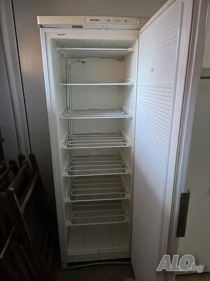 Продавам вертикален фризер Gorenje - голям, работещ