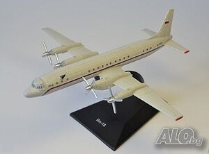 ИЛ-18 самолет 1957 - мащаб 1:100 на Fabbri моделът е нов в блистер