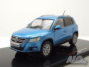 Volkswagen Tiguan 2007 - мащаб 1:43 на ixo моделът е нов в PVC дисплей-кейс VW