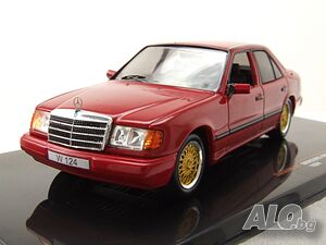 Mercedes-Benz 300E W124 1984 - мащаб 1:43 на IXO models моделът е нов в PVC дисплей-кейс