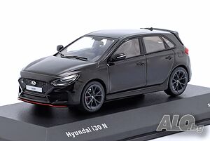 HYUNDAI i30 N 2022 - мащаб 1:43 на SOLIDO моделът е нов в PVC дисплей-кейс