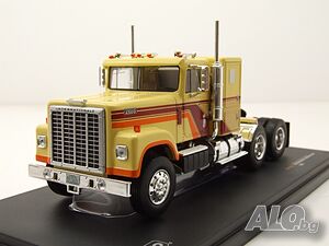International Transtar 4300 влекач 1980 - мащаб 1:43 на IXO Models нов в PVC дисплей-кейс
