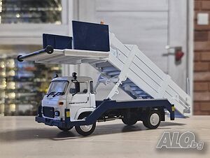 Avia A31 летищна стълба 1983 - мащаб 1:43 на DeAgostini моделът е нов в блистер