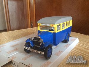 ГАЗ 03-30 Автобус - мащаб 1:43 на Наш Автопром - модела е нов в кутия