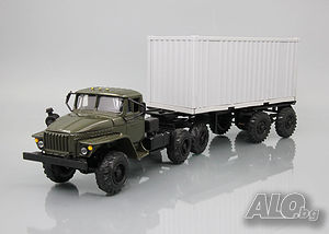 Урал 44202 контейнеровоз 1983 - мащаб 1:43 на ЕЛЕКОН модела е нов в кутия