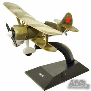 И-152 самолет - мащаб 1:72 на Fabbri модела е нов в блистер