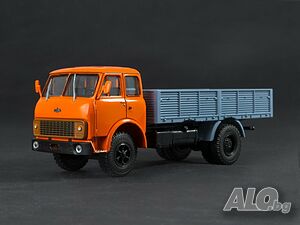 МАЗ 5335 бордови 1977 - мащаб 1:43 на Наши Грузовики моделът е нов в кутия