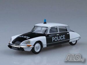 Citroen DS21 France police 1962 - мащаб 1:43 на DeAgostini моделът е нов в блистер
