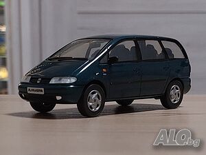 Seat Alhambra 1996 - мащаб 1:43 на Atlas моделът е нов в PVC дисплей-кейс
