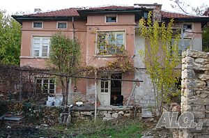 Продавам къща в с. златна ливада община Чирпан