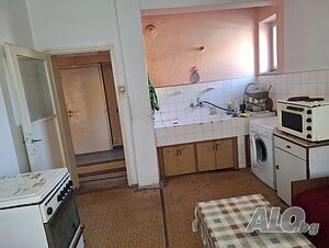 Тристаен апартамент в кв. Училищни, гр. Хасково
