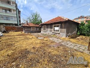 Атрактивен парцел с къща в кв. Каменни, гр. Хасково