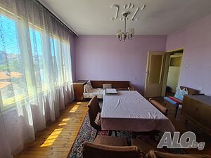 Тристаен апартамент кв. Овчарски, гр. Хасково Тристаен апартамент 94 кв.м Тухла 1980 г. 4 етаж Непоследен | Апартаменти | Овчарски Хасково