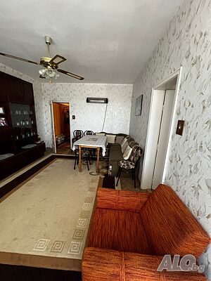 Просторен тристаен апартамент с мазе и таванско помещение в кв. Куба, гр. Хасково