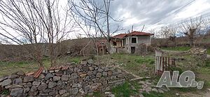 Ъглов парцел с къща и голям двор в с. Гарваново - 25 000 евро!