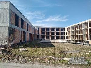ХОТЕЛСКИ КОМПЛЕКС, разположен в центъра на с. Минерални Бани, обл. Хасково