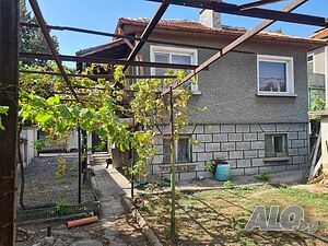 Самостоятелна Двуетажна Къща в кв. Каменни, град Хасково