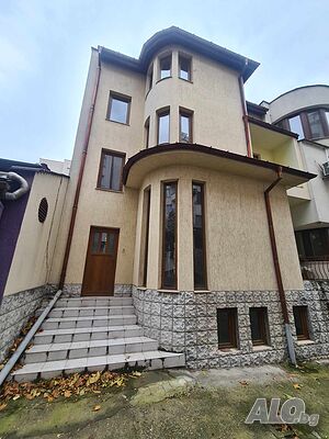 ТРИЕТАЖНА КЪЩА в кв. Любен Каравелов, град Хасково