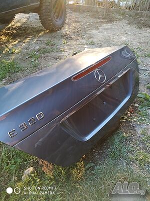 Мерцедес w211 заден капак