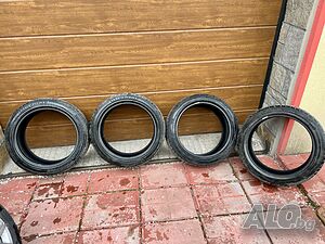 Гуми 215/45R17