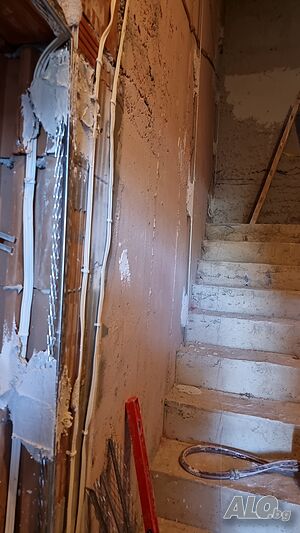 Извършваме полагане на машинни мазилки и подови замазки