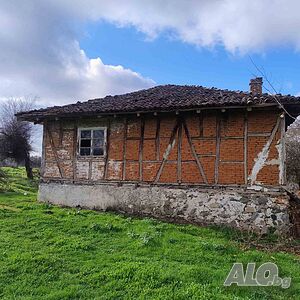 УПИ със старинна къща във Факия