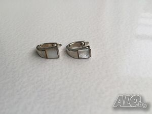 Сребърни обици с бял седеф, проба 925, с английско закопчаване, общо тегло: 2.68г