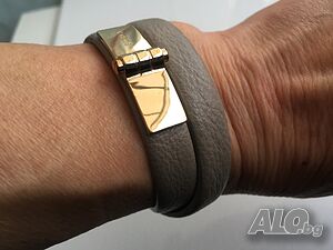 Дамска италианска гривна от естествена кожа в сиво, марка Furla, със златиста плочка