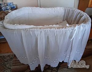 Плетен бебешки кош с аксесоари