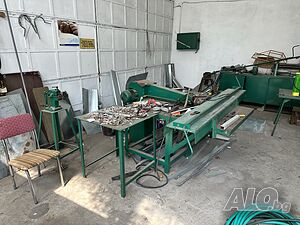 Тенекеджийска работилница заедно с машините
