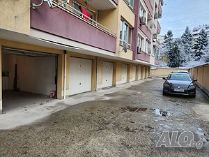 Гараж под наем в кв. Редута - ток, вода и санитарен възел