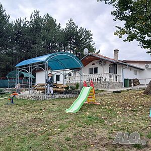 ДЪЛГОСРОЧЕН НАЕМ - къща с 5 спални, двор и механа